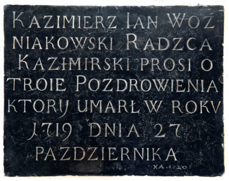 Wykonane w 1720 roku w marmurze dębnickim epitafium zmarłego w roku 1719 Kazimierza Jana Woźniakowskiego
z krużganku klasztornego kościoła św. Katarzyny