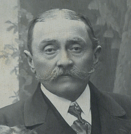 Kadr z portretu grupowego członków rady gminnej z około 1910 roku
(Archiwum Narodowe w Krakowie, sygn. MI 3-59)