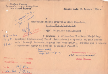 Przykłady przeplatania się różnych obszarów życia publicznego: w urzędowej szacie korespondencja
z 1956 r. I sekretarza Komitetu Wojewódzkiego PZPR w Krakowie do przewodniczącego Prezydium Miejskiej Rady Narodowej w Krakowie (prezydenta miasta) na temat rzekomych
niedoskonałości jednego z przewodniczących prezydium dzielnicowej rady narodowej oraz
korespondencja z 1964 r. przewodniczącego Prezydium Dzielnicowej Rady Narodowej Stare
Miasto do przewodniczącego Prezydium Rady Narodowej w m. Krakowie (prezydenta miasta)
na temat zalecenia otrzymanego z Komitetu Miejskiego PZPR (Archiwum Zakładowe Urzędu Miasta Krakowa, sygn. spis 3759/6231; spis 3761/323)