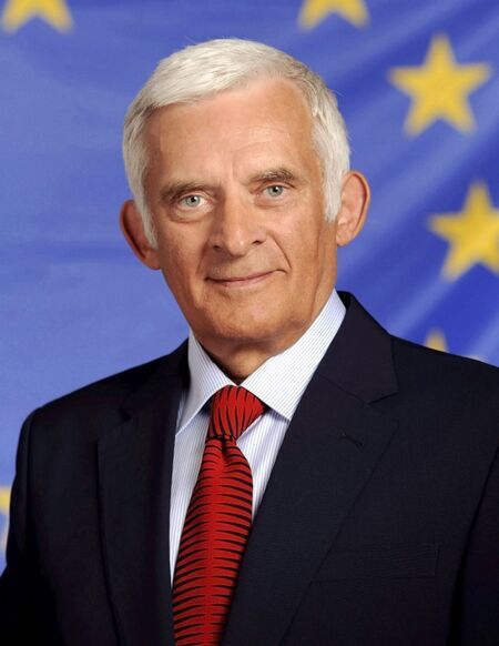 premier Rzeczypospolitej Polskiej w l. 1997–2001,
HO Krakowa w 2015 r.