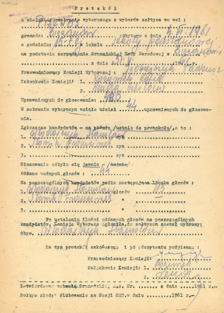 Z zespołu archiwum Prezydium Gromadzkiej Rady Narodowej w Bieżanowie protokół z wiejskiego
zebrania wyborczego zwołanego w 1961 roku dla wyboru sołtysa wsi Przewóz
(Archiwum Narodowe w Krakowie, sygn. 29/1102/118, nlb.)