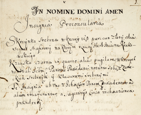 (433) Z miejskiej księgi inwentarzowej obejmującej lata 1679–1680 wpis z 1679 r. dotyczący pierścienia burmistrzowskiego, ale także innych atrybutów
ówcześnie symbolizujący władzę burmistrza: W imię Boga, amen. Insygnia Burmistrzowskie. Skrzynka srebrna, w której jest pierścień złoty inaczej
zwany sygnetem szafirowym, na którym jest rżnięty herb miasta krakowskiego. Książka czarna w ćwiartce [o formacie wielkości ¼ arkusza], zwana
pugilaresem, w której Ichmościowie Panowie Prezydenci [burmistrzowie] notowali sobie notatki, z zameczkiem srebrnym i klamerkami srebrnymi.
Te insygnia były przenoszone przez łuczników miejskich, około [czasu] objęcia urzędu, od jednego z Ichmościów Panów Prezydentów [urzędującego],
do innego [obejmującego urząd]. Uderzające jest, że w tym inwentarzu brak jest tak istotnego insygnium, jakim było berełko burmistrzowskie
(ANK, sygn. rkps 1542, s. 1)