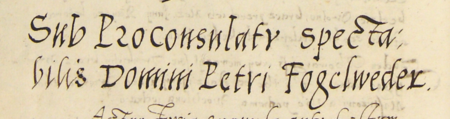 Z księgi radzieckiej obejmującej lata 1575–1580 fragment strony 100 z nagłówkiem otwierającym wpisy spraw prowadzonych
za kadencji burmistrzowskiej Piotra Fogelwedera w 1575 roku – oraz powiększenie zapisu imienia i funkcji burmistrza
(Archiwum Państwowe w Krakowie, sygn. rkps 447, s. 100)