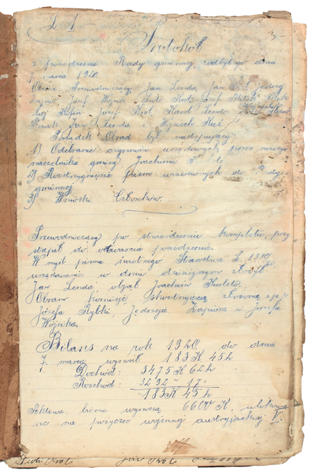 Z akt gminy Bieżanów pierwsza strona najstarszej zachowanej Księgi Uchwał Rady Gminnej w Przewozie z 1920 roku
(od 1934 roku Przewóz jako gromada wszedł w skład gminy Bieżanów); w środkowej części strony wpis dokumentujący
przekazanie przez Jana Lendę urzędu naczelnika gminy w ręce Joachima Kurlety
(Archiwum Narodowe w Krakowie, sygn. 29/1077/2, s. 3)