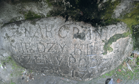 Położony w 1782 roku kamień graniczny między miastem Kleparzem i jurydyką Pędzichów, zachowany
do naszych czasów w murze kamienicy na narożniku ulic Długiej i Pędzichów