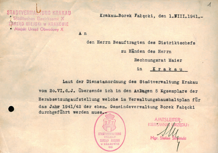 Z akt Starostwa Miejskiego Krakowskiego Różne zarządzenia Generalnego Gubernatora i starosty miejskiego
przesłane do Urzędów Obwodowych w celu zastosowania 1940–1944, Korespondencja Urzędów
Obwodowych z Urzędem Głównym, Sprawozdania z działalności 1944 rok dokument z roku 1941 –
korespondencja kierowana z Miejskiego Urzędu Obwodowego X, sygnowana przez kierownika Stefana Śliwińskiego
(Archiwum Narodowe w Krakowie, sygn. SMKr 77, s. 1)