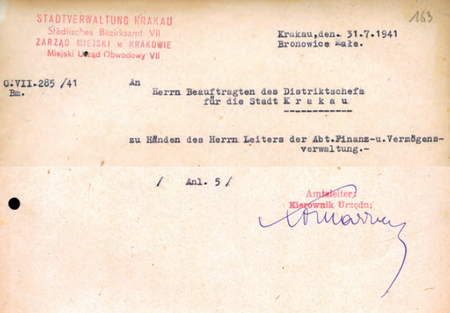 Z akt Starostwa Miejskiego Krakowskiego korespondencja finansowa –
początkowy i końcowy fragment pisma sporządzonego
w 1941 r. przez kierownika Adama Komarzewskiego
(Archiwum Narodowe w Krakowie, sygn. SMKr 79, s. 163)