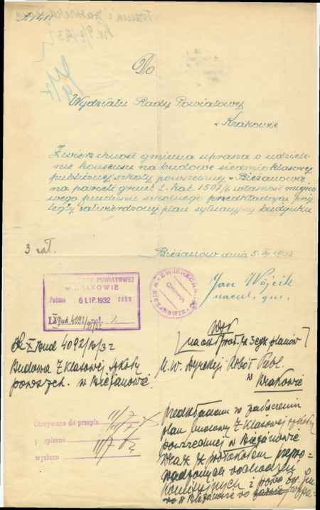 Z akt Wydziału Powiatowego w Krakowie dokument skierowany w 1932 roku
przez podległą Zwierzchność Gminną w Bieżanowie w sprawie budowy siedmioklasowej szkoły powszechnej
(Archiwum Narodowe w Krakowie, sygn. 29/1023/20, nlb.)