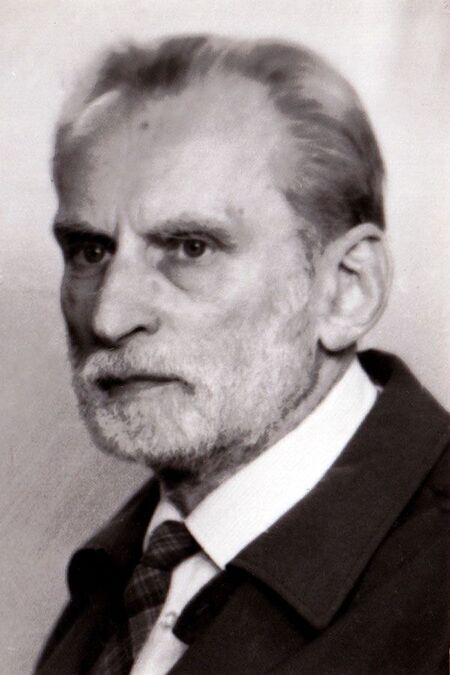 prezydent miasta w l. 1990–1991,
srebrny medal CM w 1997 r.