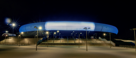 (138–141) Podobnie jak poprzednio przy oprawach graficznych także tutaj jeden przykład: biało-niebieska iluminacja podczas obchodów 99. rocznicy
wyzwolenia miasta spod władzy zaborcy 31 października 2017 r. – kolejno (tu i na następnej stronie): Sukiennice, hala widowiskowo-sportowa
TAURON Arena Kraków oraz kładka o. Bernatka i most kard. Franciszka Macharskiego na Wiśle (z zasobów UMK)