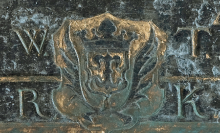 Tablica nagrobna z czarnego marmuru zmarłego w 1707 roku rajcy Wawrzyńca Tomaszkiewicza
w prawej nawie kościoła Bożego Ciała w Kazimierzu, obok wejścia do dawnej kaplicy Brackiej, dzisiaj św. Anny;
na tablicy poniżej inskrypcji epitafijnej gmerk zmarłego, podobny do herbu Gozdawa, otoczony inicjałami:
W[awrzyniec] T[omaszkiewicz] R[ajca] K[azimierski]