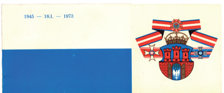 (034) Okładka zaproszenia na uroczystości miejskie w 1974 r. z okazji rocznicy oswobodzenia Krakowa spod okupacji niemieckiej; herb z orłem nieukoronowanym
w bramie miejskiej, dodatkowo ozdobiony miniaturkami orderów ułożonych na odpowiednich wstążkach orderowych. Ukazano tu: nad herbem
Order Budowniczych Polski Ludowej przyznany miastu Kraków i województwu krakowskiemu w 1966 r., z lewej strony herbu Order Odrodzenia Polski
nadany miastu w 1957 r. oraz z prawej strony Śląski Krzyż Powstańczy, którym odznaczono miasto Kraków (AZ-UMK, spis 91/41)