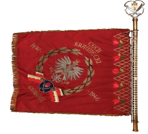 (677) Rok 1946 – sztandar Cechu Krawieckiego
w Krakowie (udostępnione przez organizację
cechową)