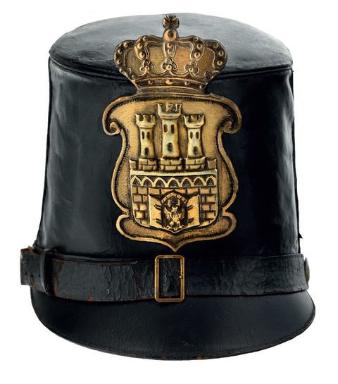 (728) Giwer (kiwer), zwany też kaszkietem, wprowadzony
po utworzeniu nowej milicji Wolnego Miasta
Krakowa w 1836 r. Wymiary wykonanego z mosiężnej
blachy herbu Krakowa: 13,5 x 7,5 cm
(MK, nr inw. MHK 418/III)